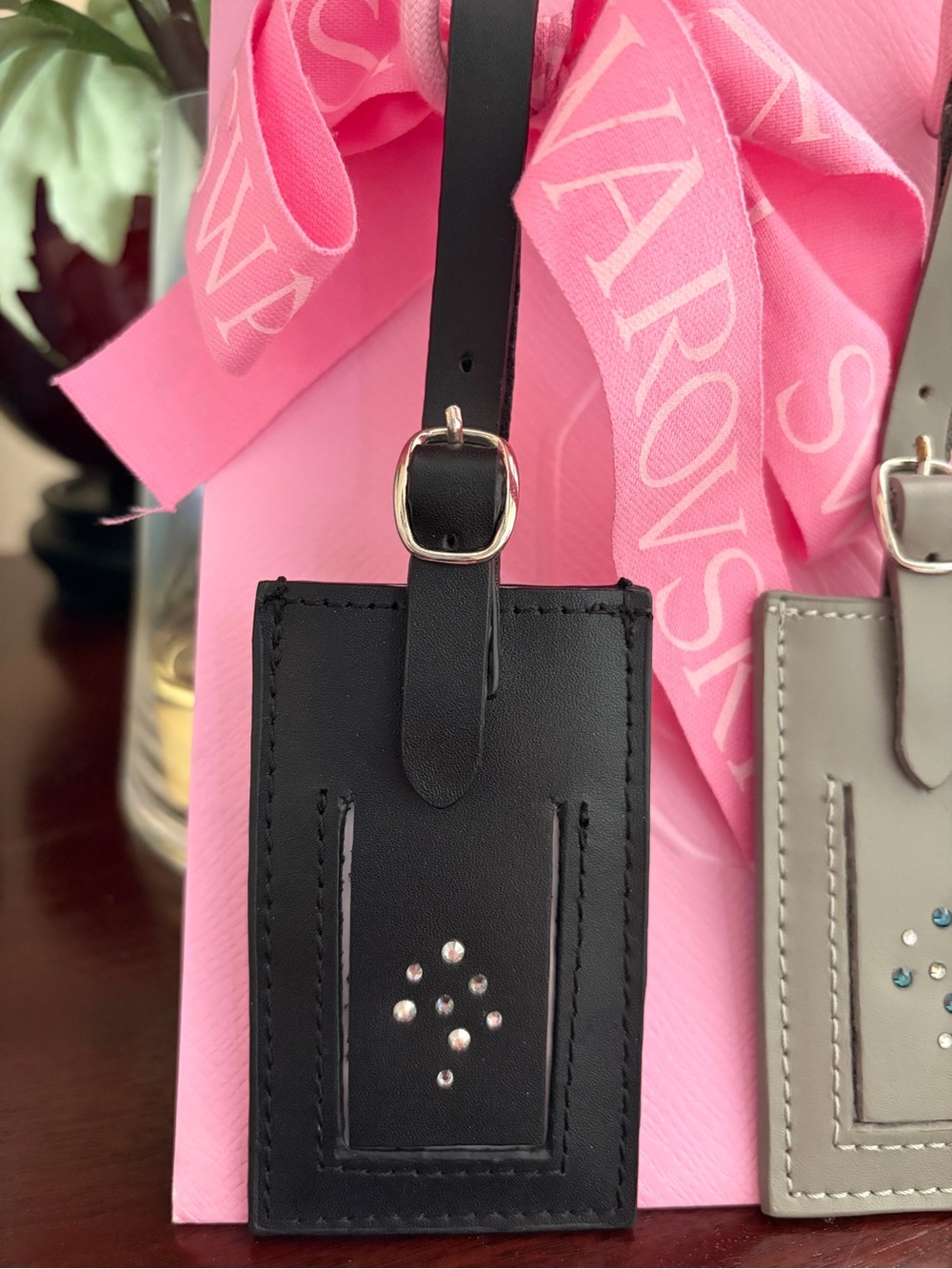 New Swarovski 3 piece bundle 2 luggage tags and gift bag - Picture 4 of 6